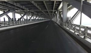 上海 為跨江通道披上防滑“鋼甲”